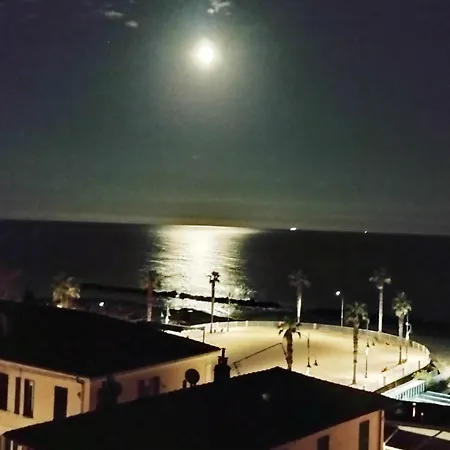 Casa Fronte Mare ונטימיגליה